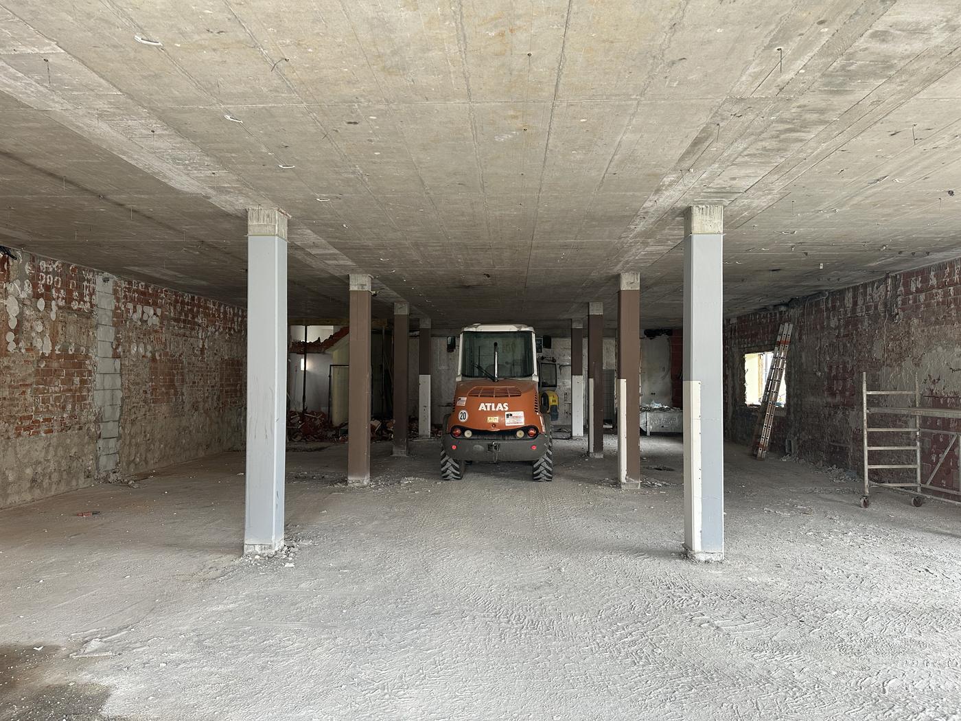 Die leergeräumte Markthalle