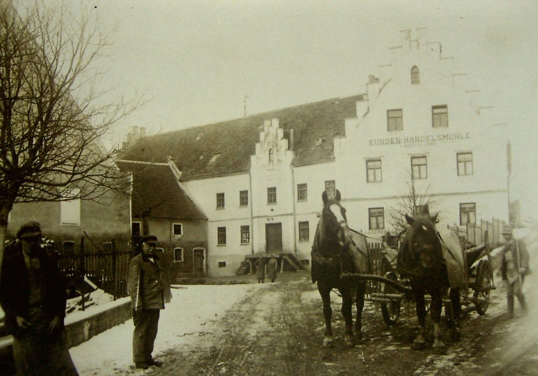 Fuhrwerk vor der Oberen Mühle, Aufnahmejahr unbekannt