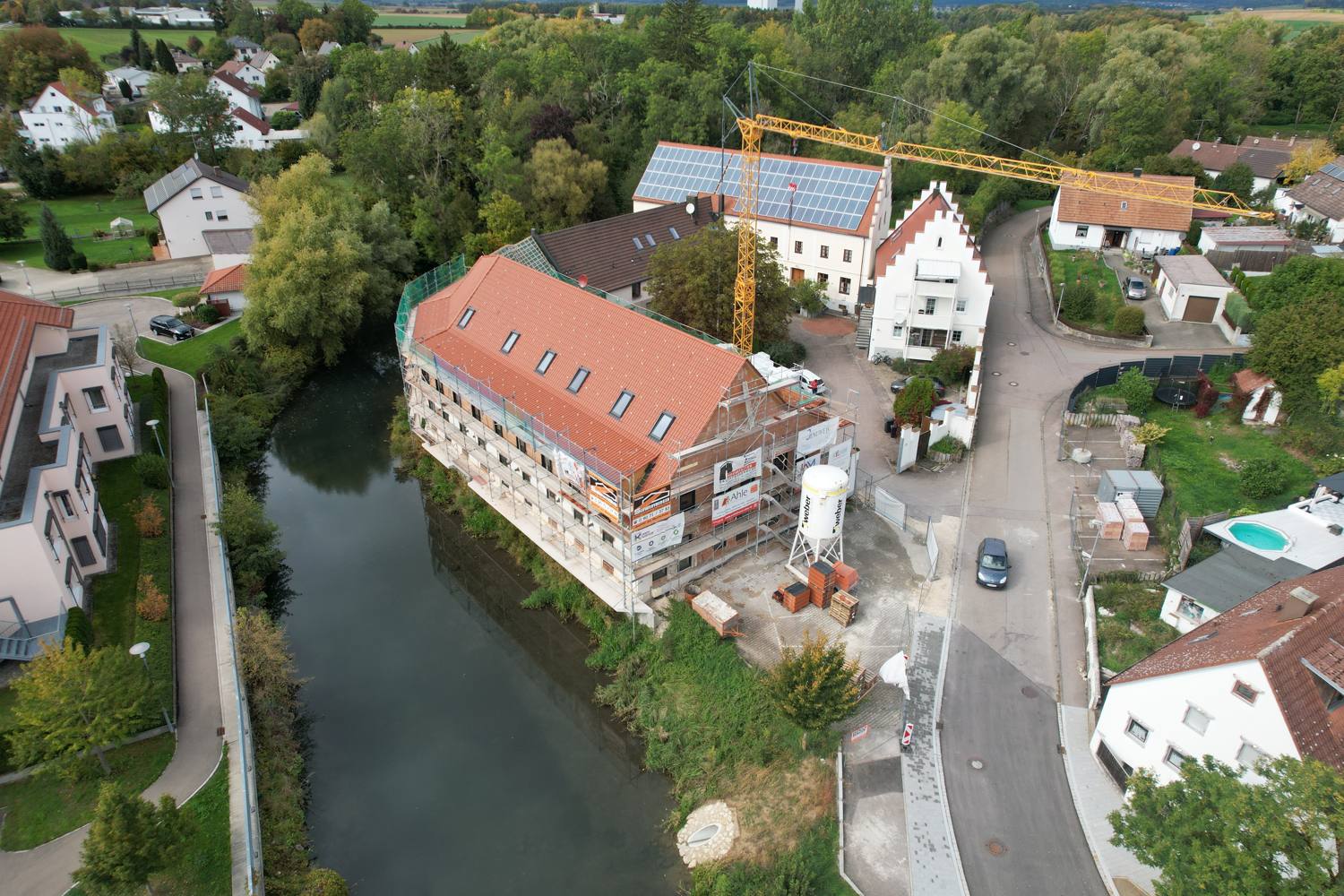 Luftbild der Wohnanlage Obere Mühle direkt an der Egau in Wittislingen
